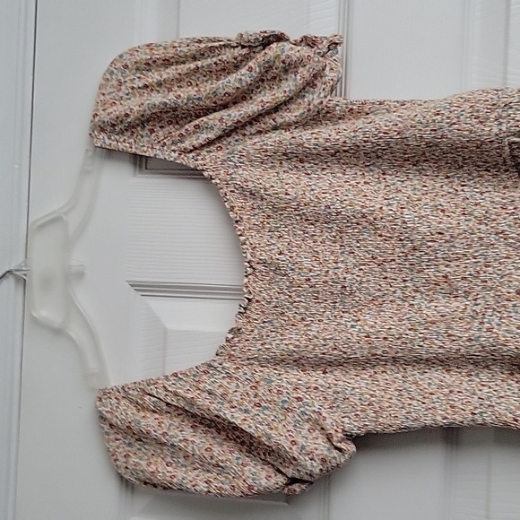 Hem & Thread Women's Top - Picture 6 of 10